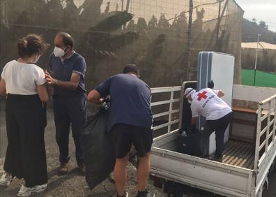 Imagen secundaria 1 - Murcianos contra el monstruo de lava de La Palma