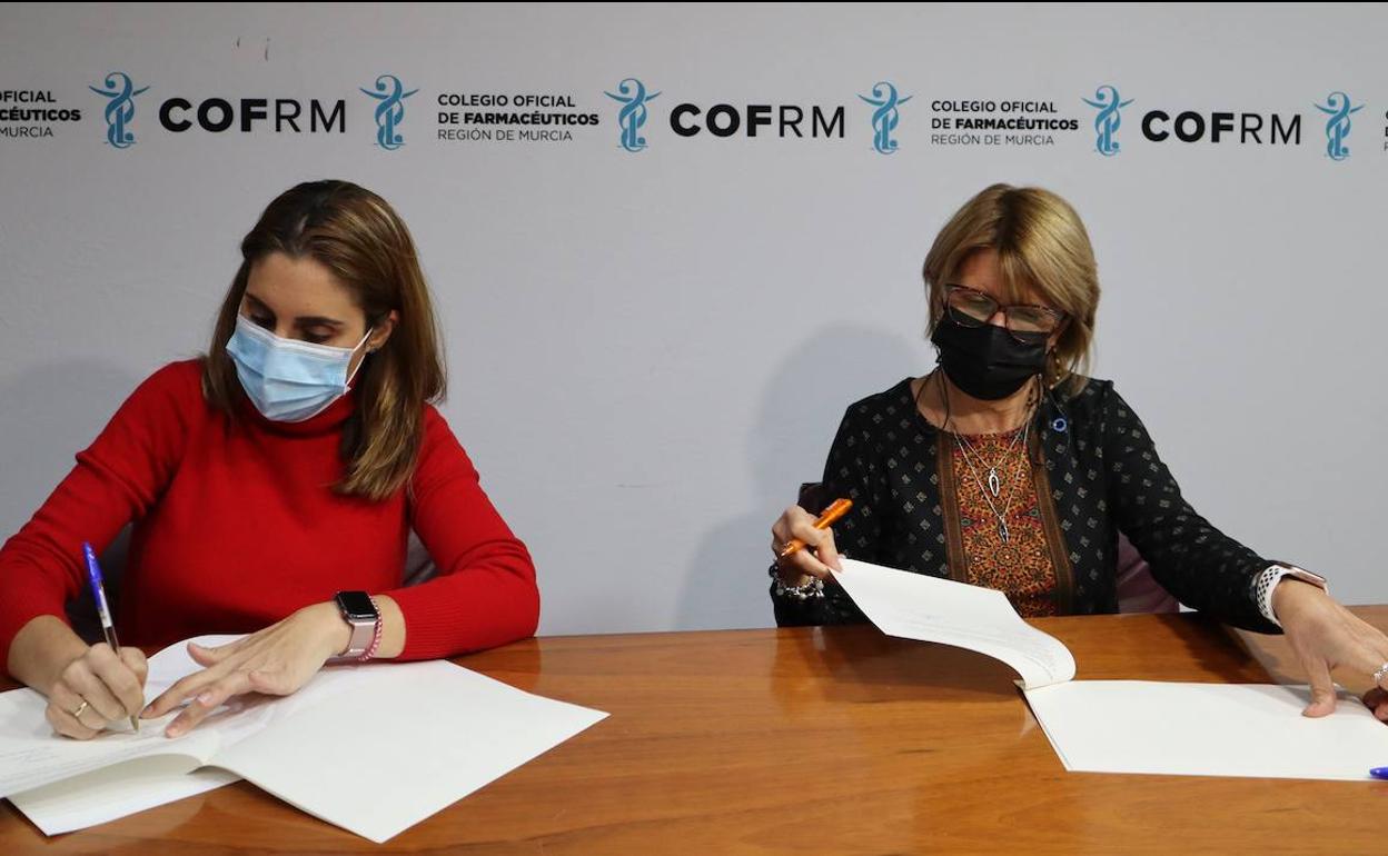 Firma del convenio entre el Colegio de Farmacéuticos de la Región y la Asociación para el Cuidado de la Diabetes. 