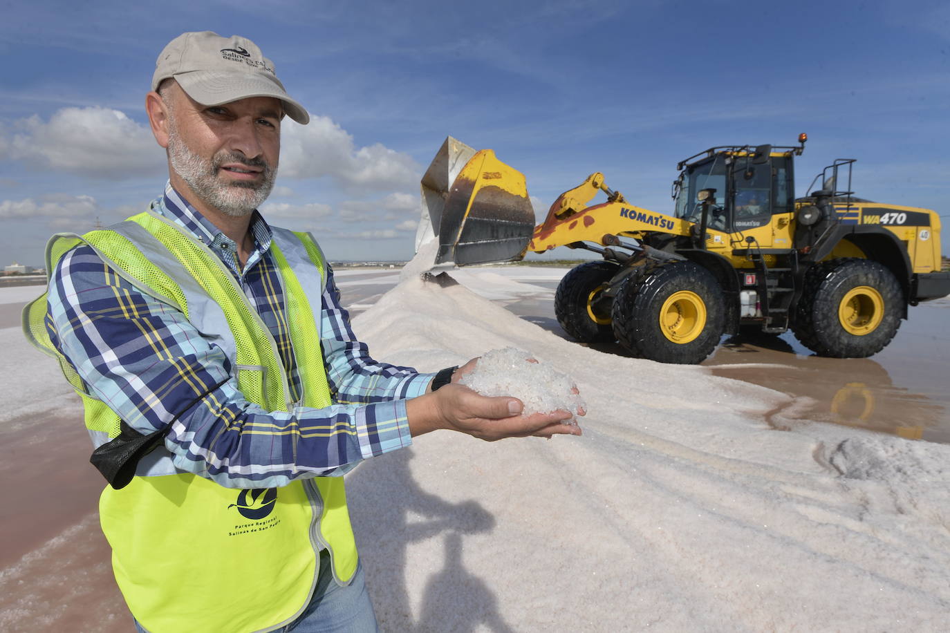 Fotos: Crecen las montañas blancas de sal del Mar Menor