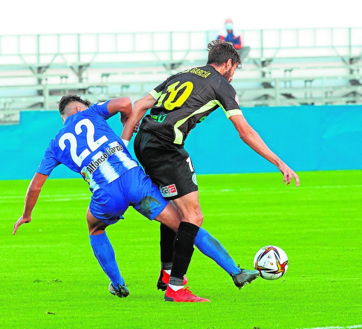 El local Jorge Pérez pugna con Jorge García, ayer. 