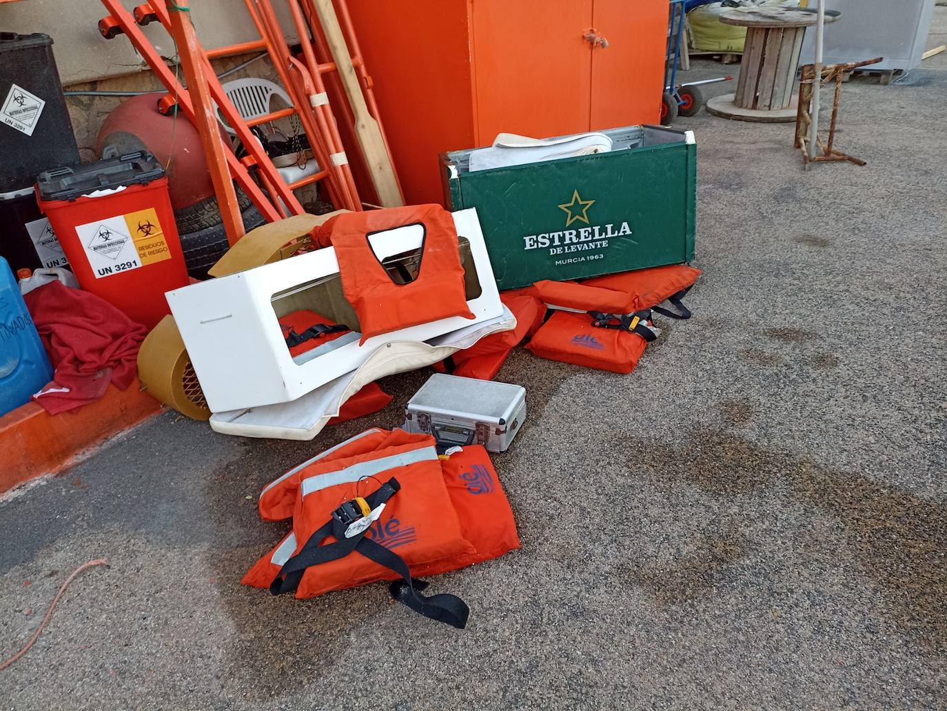 Fotos: El rescate de los tripulantes del catamarán hundido en Cartagena