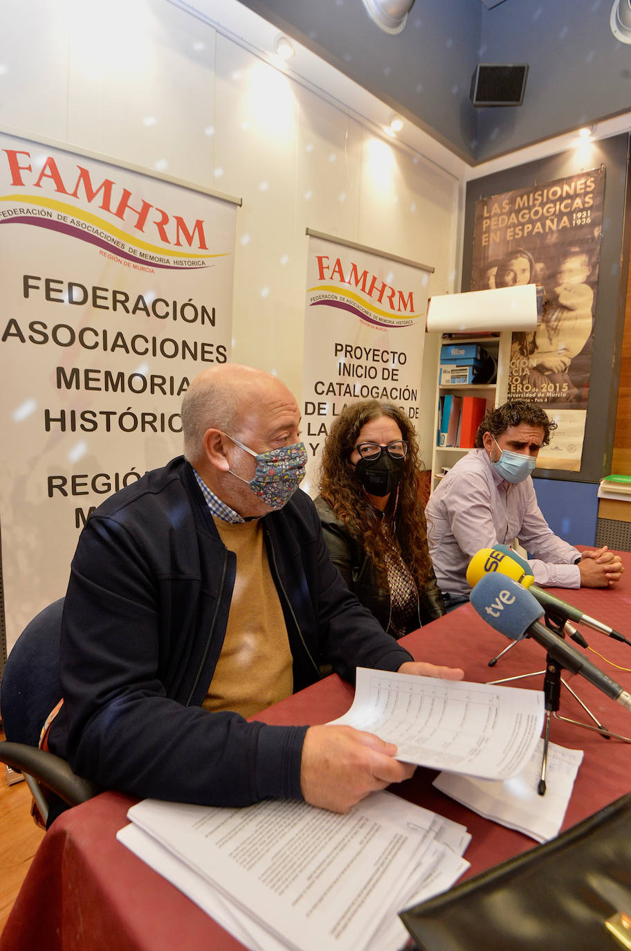 Fotos: La Federación de Asociaciones de Memoria Histórica desarrolla el catálogo de fosas de la Guerra Civil en la Región