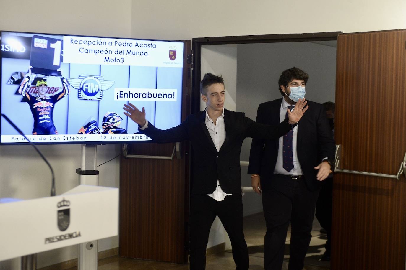 Fotos: La Comunidad homenajea a Acosta