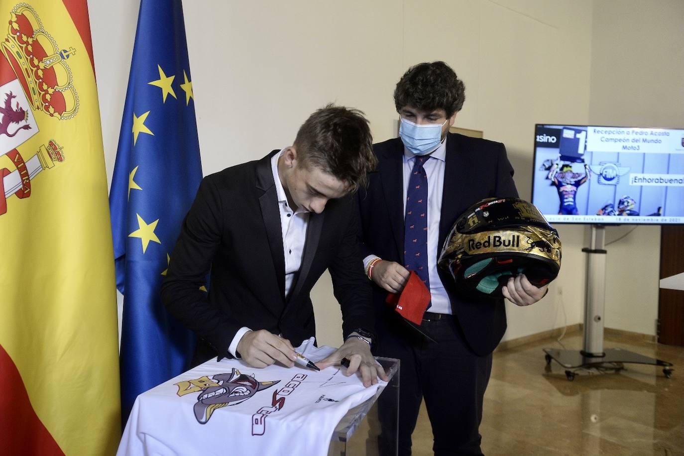 Fotos: La Comunidad homenajea a Acosta