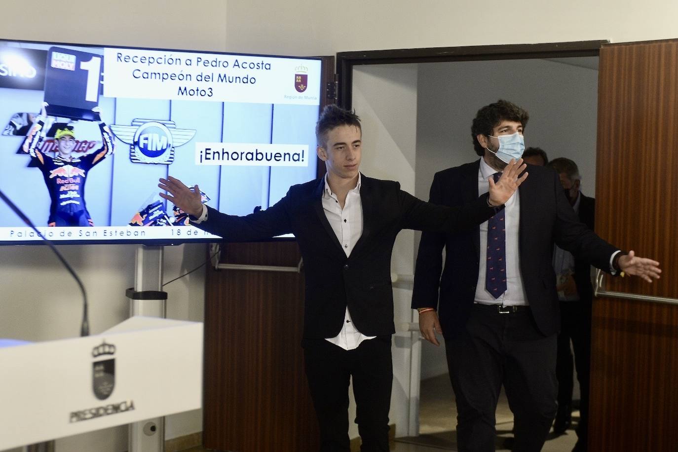 Fotos: La Comunidad homenajea a Acosta