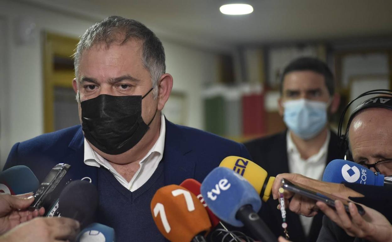 Lucas Jiménez, este viernes, tras la reunión.