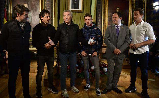 De izquierda a derecha, Carlos Checa, Alex Crivillé, Jaime Alguersuari, Pedro Acosta, Gaspar Miras y Sete Gibernau. 