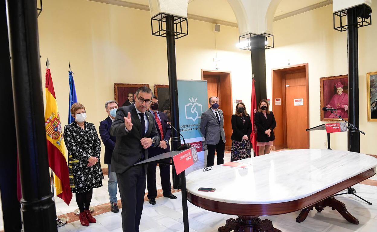 El rector de la UMU, José Luján, en la presentación de la nueva cátedra 