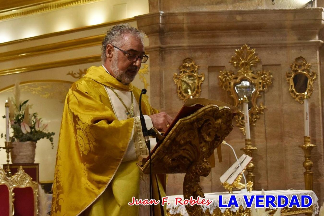 Unas 200 personas de Granja de Rocamora, Abanilla y Ulea finalizaron ayer el recorrido, a pide, de los 120 kilómetros que separan la localidad alicantina de Caravaca de la Cruz. Los cuatro municipios comparten la devoción a sendos Lignum Crucis que se veneran en cada una de las localidades. Ayer recorrieron la última etapa, desde Bullas hasta basílica de la Vera Cruz en una ceremonia oficiada por el rector, Emilio Sánchez, y en la que estuvieron presentes los representantes de las instituciones religiosas que organizaban la peregrinación y una representación de los ocho Ayuntamientos que atraviesa este camino.