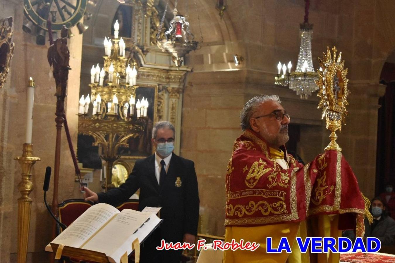 Unas 200 personas de Granja de Rocamora, Abanilla y Ulea finalizaron ayer el recorrido, a pide, de los 120 kilómetros que separan la localidad alicantina de Caravaca de la Cruz. Los cuatro municipios comparten la devoción a sendos Lignum Crucis que se veneran en cada una de las localidades. Ayer recorrieron la última etapa, desde Bullas hasta basílica de la Vera Cruz en una ceremonia oficiada por el rector, Emilio Sánchez, y en la que estuvieron presentes los representantes de las instituciones religiosas que organizaban la peregrinación y una representación de los ocho Ayuntamientos que atraviesa este camino.