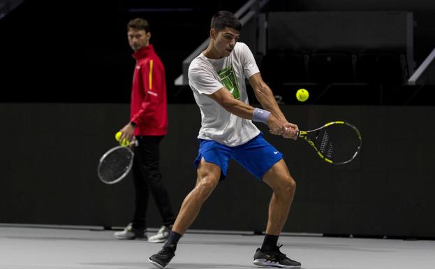 Carlos Alcaraz prepara su debut en la Copa Davis. 