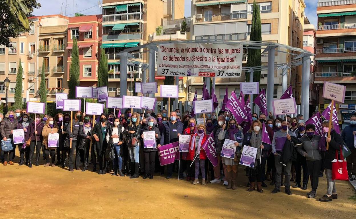 Concentración de CC OO y UGT contra la violencia de género. 