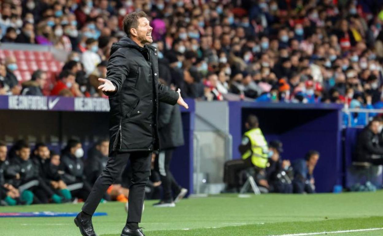 Diego Pablo Simeone, durante el partido contra el Milan. 