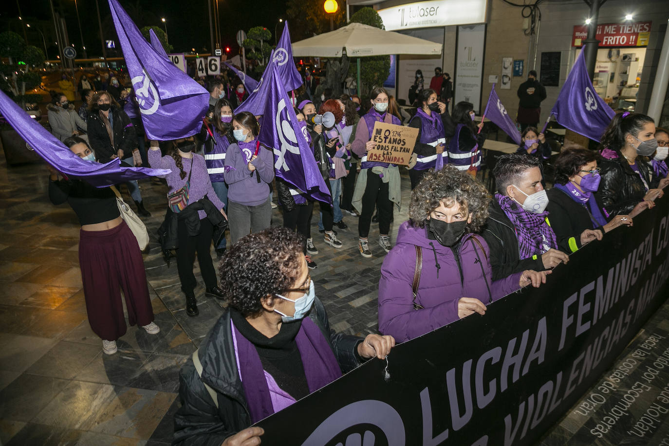 Fotos: Cartagena denuncia en la calle el machismo que mata a las mujeres