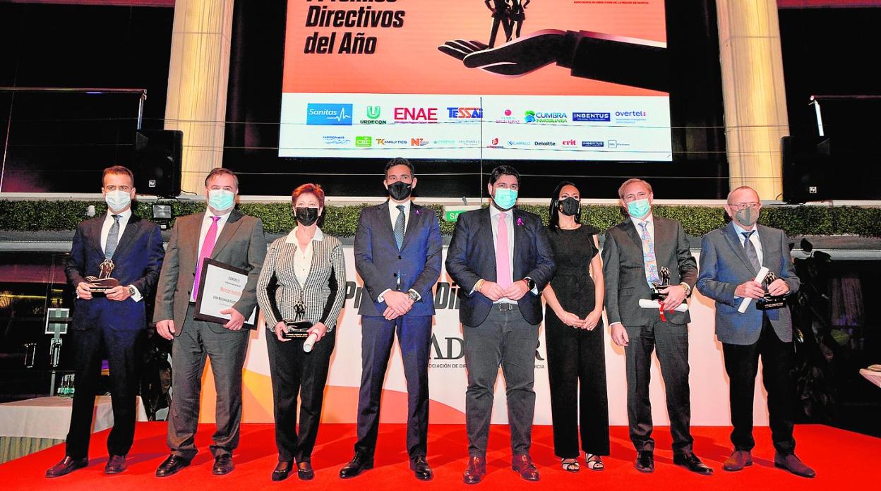 Javier Calvo (AMC), Luis Mesa del Castillo (Unión Murciana de Hospitales), Rosa Cano (Columbares), Antonio López (Adimur), López Miras, Valle Miguélez, Luis Miguel García (Nueva Cocina Mediterránea) y Juan Jiménez (Jisap). 