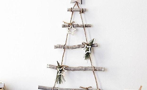 Árbol de Navidad hecho de madera.