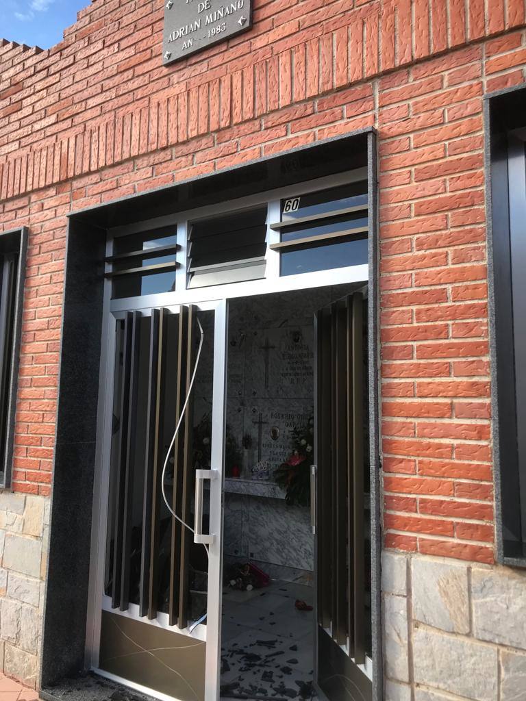 Fotos: Destrozan puertas y ventanas de 40 panteones en el cementerio de Javalí Nuevo