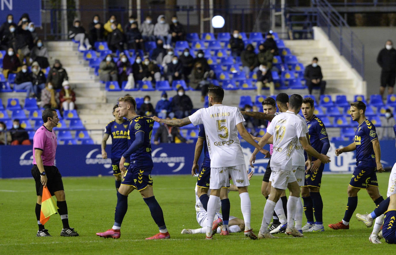 Fotos: La victoria del UCAM CF frente al Algeciras, en imágenes