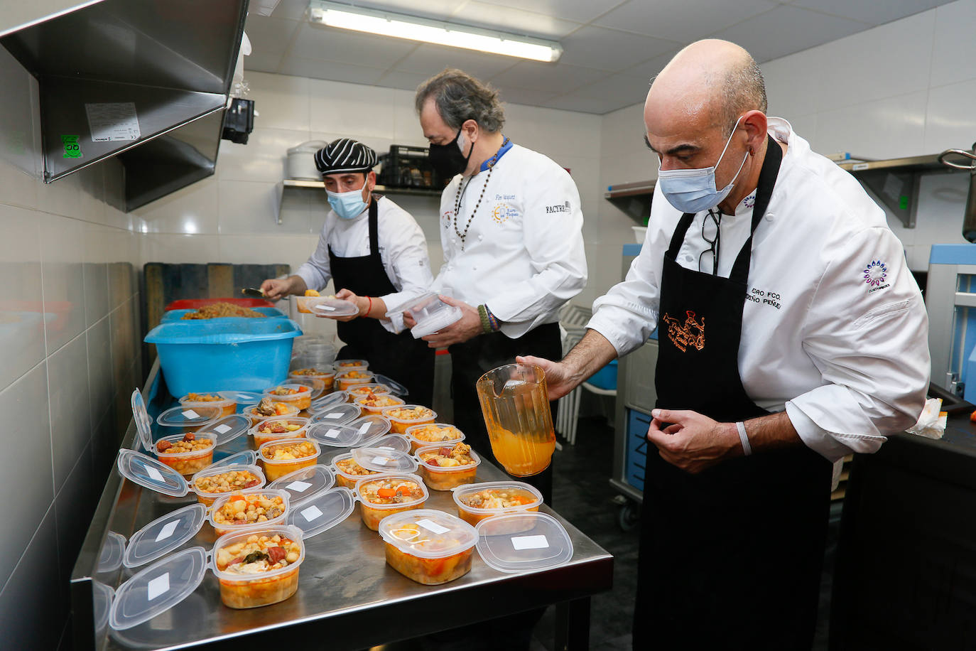 Fotos: Cocido para la mesa de Cáritas