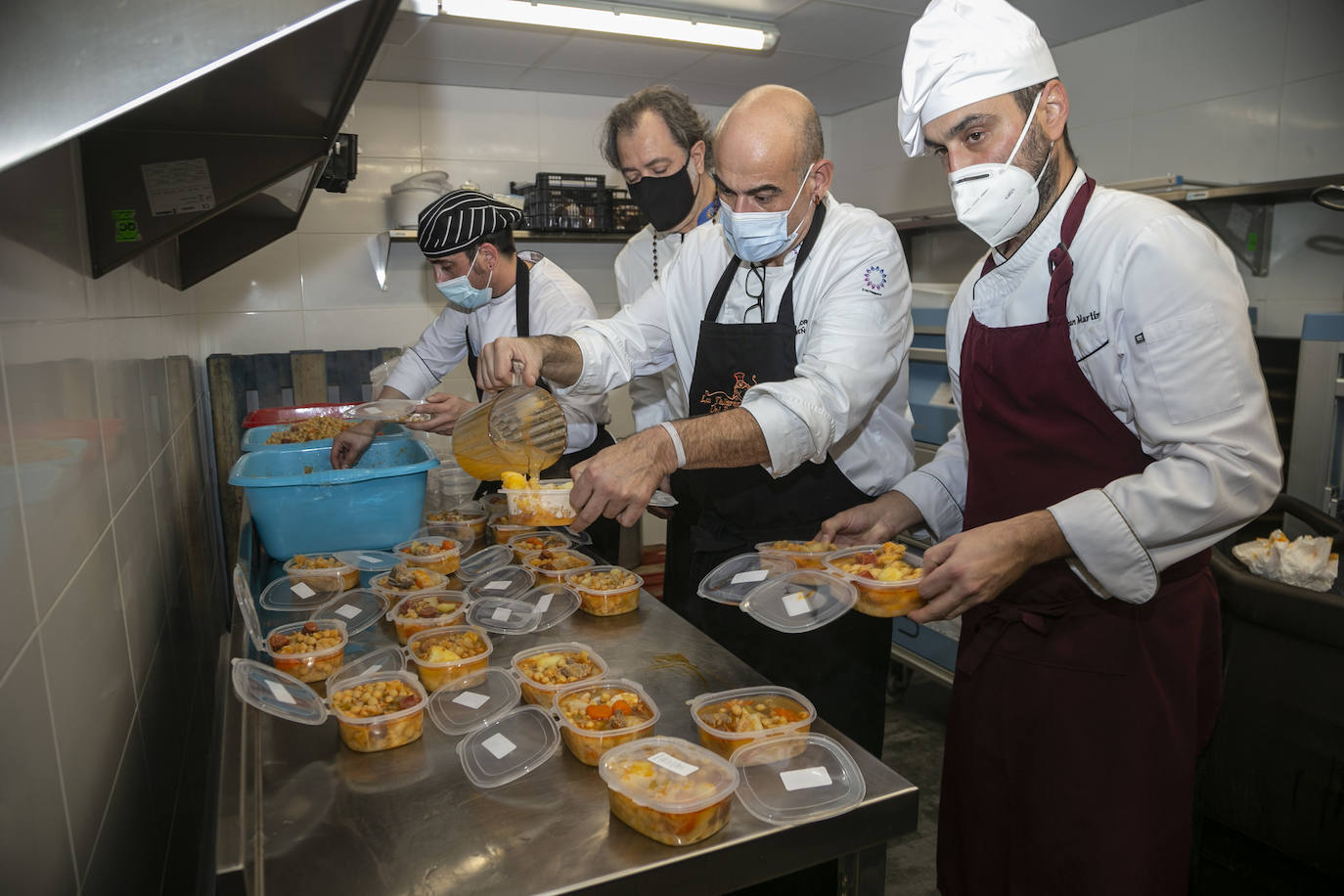 Fotos: Cocido para la mesa de Cáritas