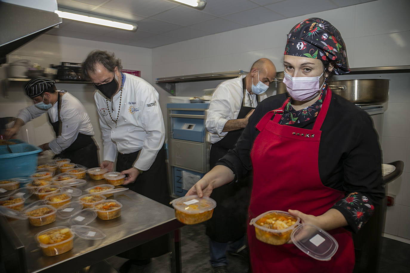 Fotos: Cocido para la mesa de Cáritas