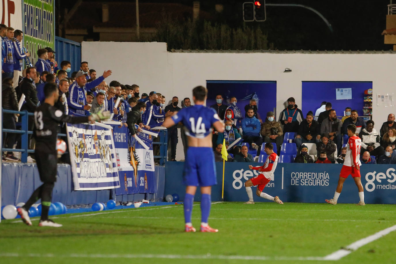 Fotos: Un heroico Águilas cae en los penaltis frente al Almería