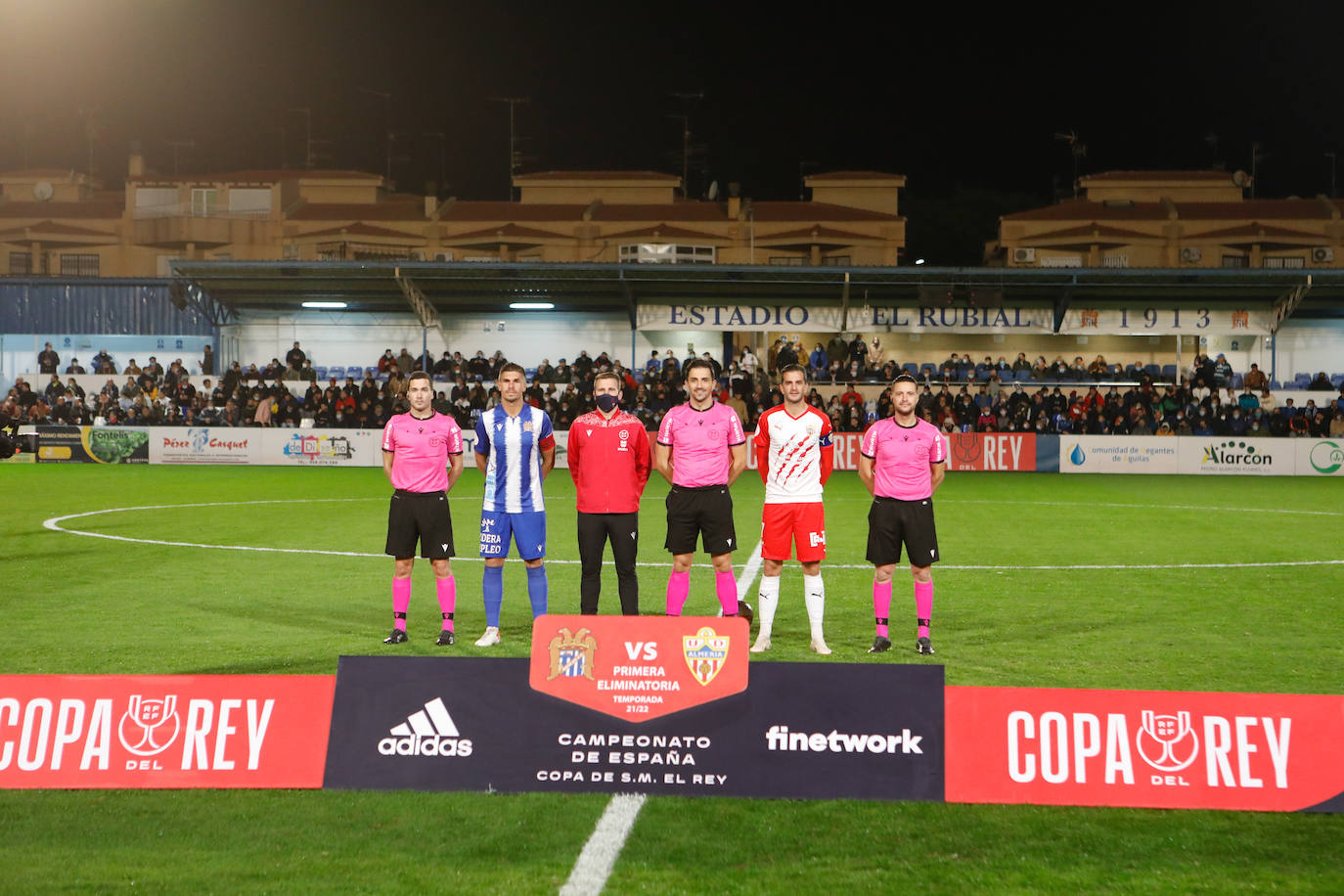 Fotos: Un heroico Águilas cae en los penaltis frente al Almería
