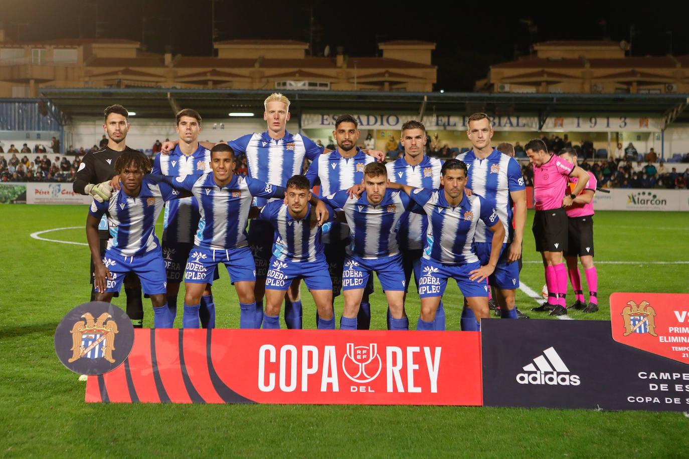 Fotos: Un heroico Águilas cae en los penaltis frente al Almería