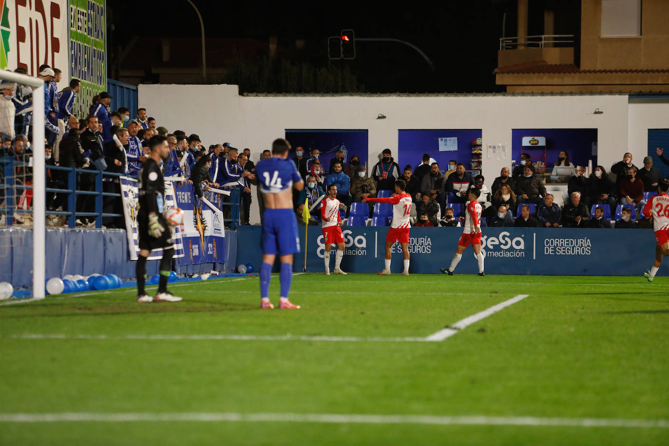 Fotos: Un heroico Águilas cae en los penaltis frente al Almería