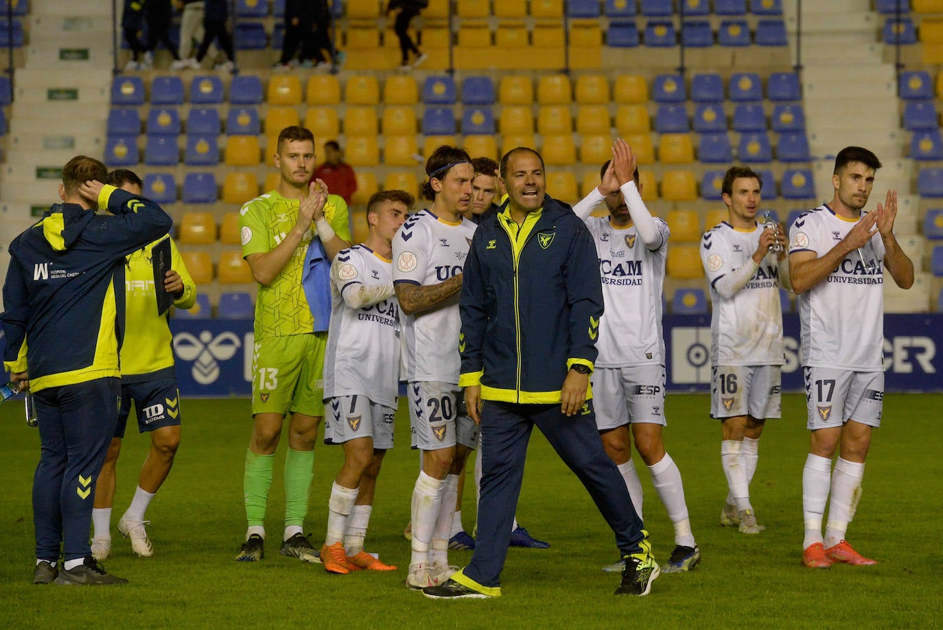 Fotos: El UCAM hace sufrir a un Deportivo letal (3-4)