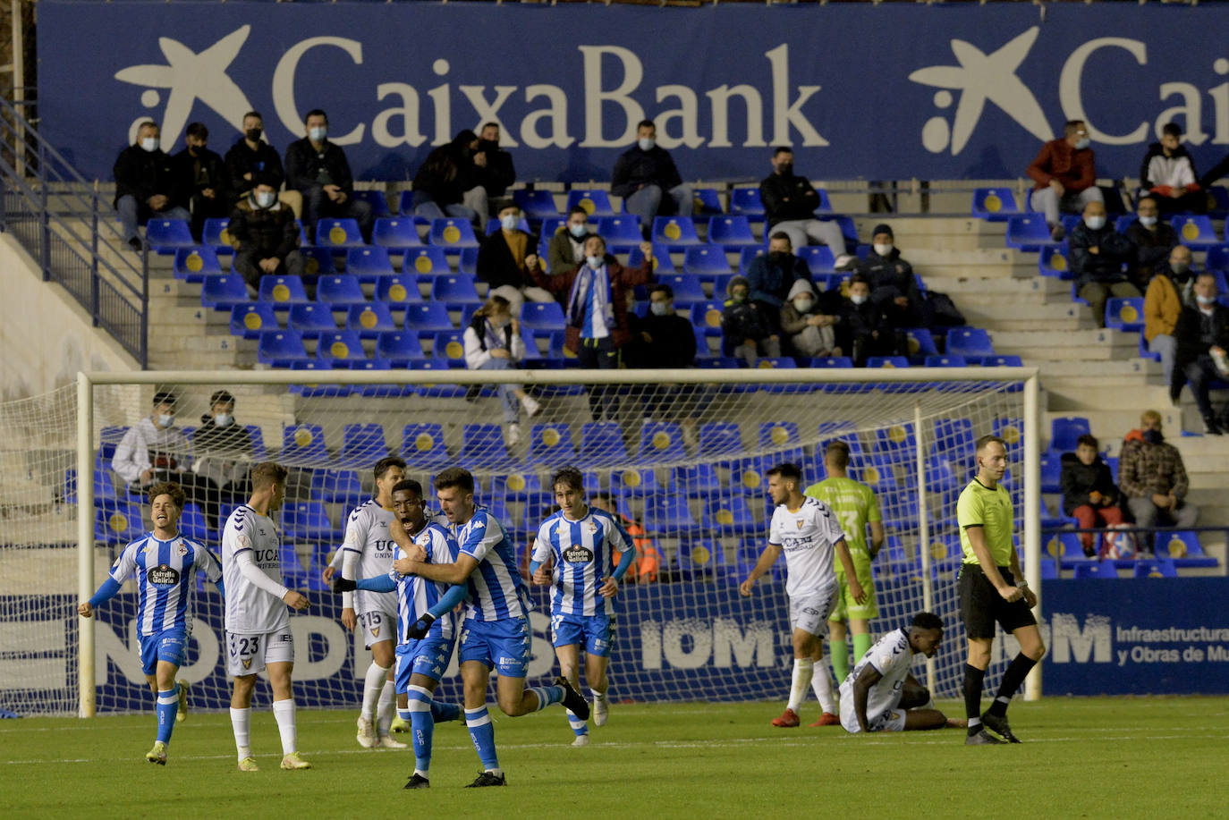 Fotos: El UCAM hace sufrir a un Deportivo letal (3-4)