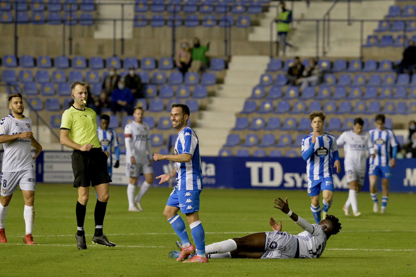 Fotos: El UCAM hace sufrir a un Deportivo letal (3-4)