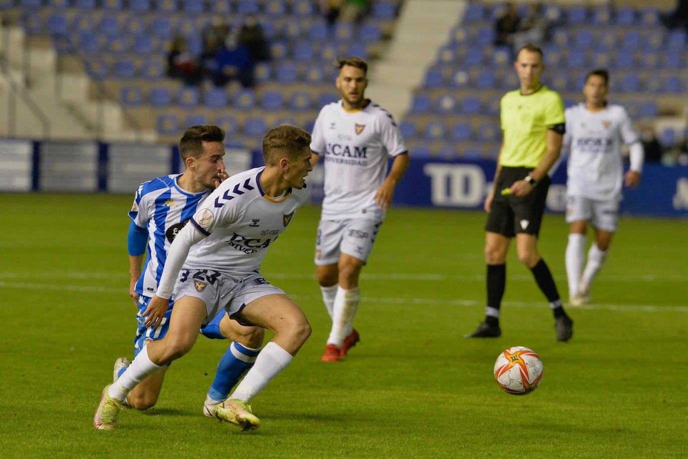 Fotos: El UCAM hace sufrir a un Deportivo letal (3-4)