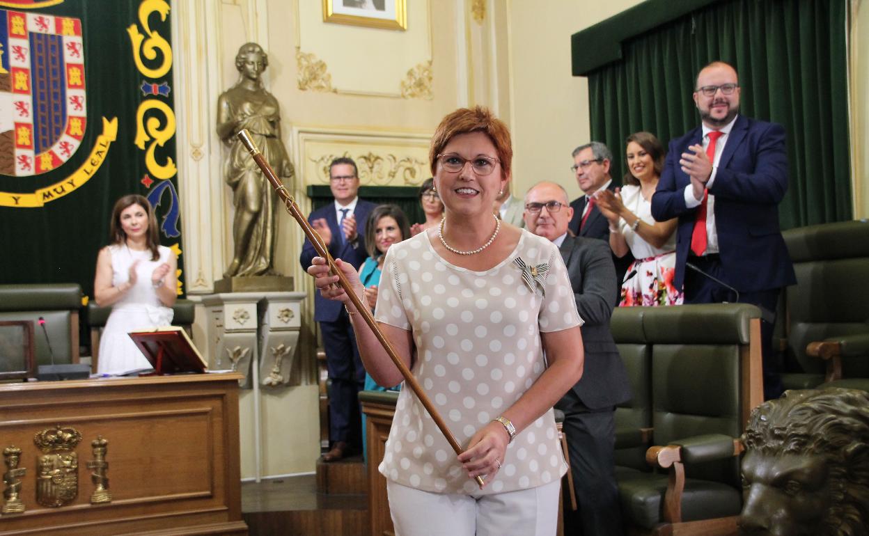 La alcaldesa de Jumilla, Juana Guardiola, durante el acto de toma de posesión del cargo en 2019. 