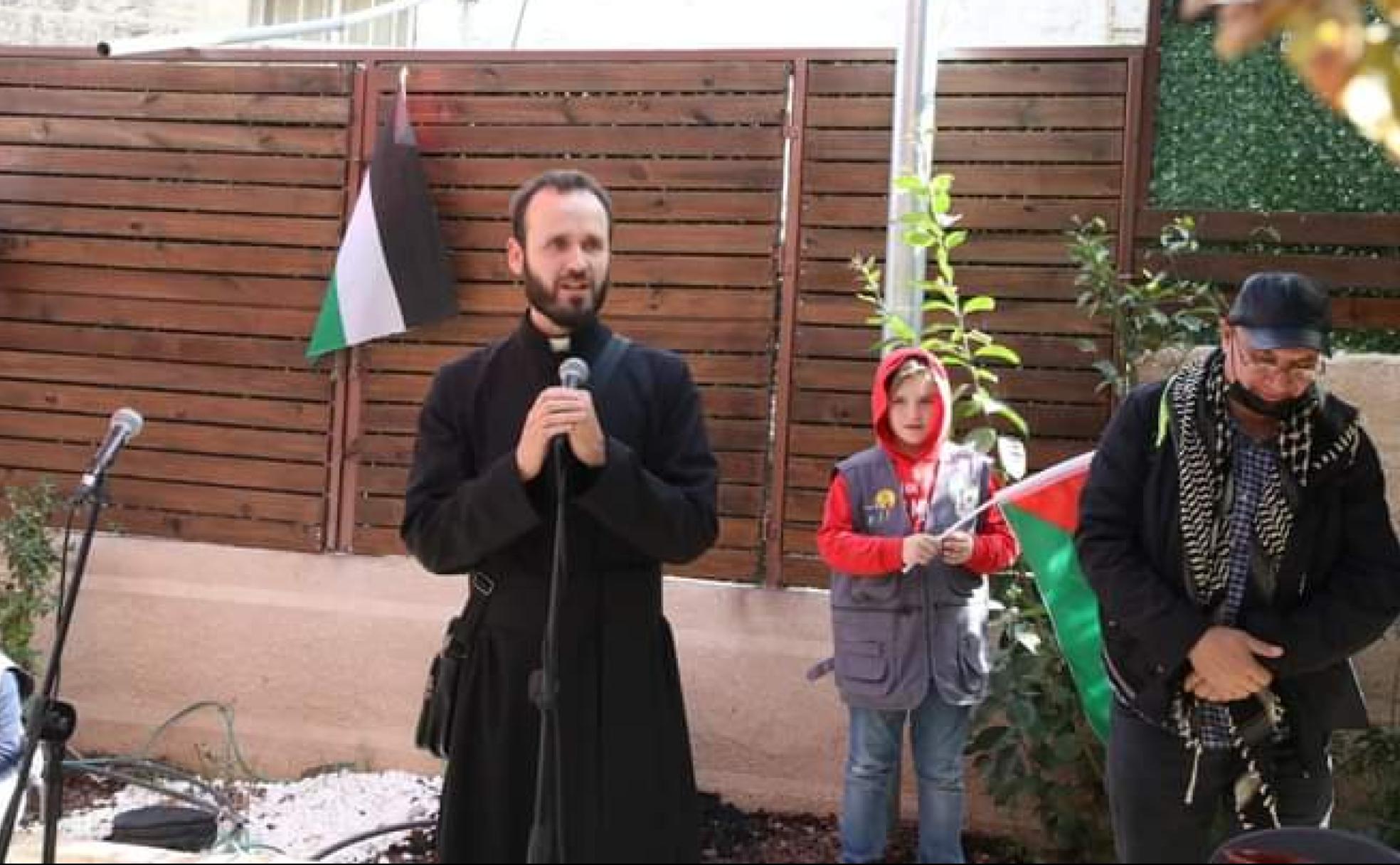 El párroco murciano Miguel Pérez, en una jornada de voluntariado celebrada en Nablus por el Día de la Independencia de Palestina.