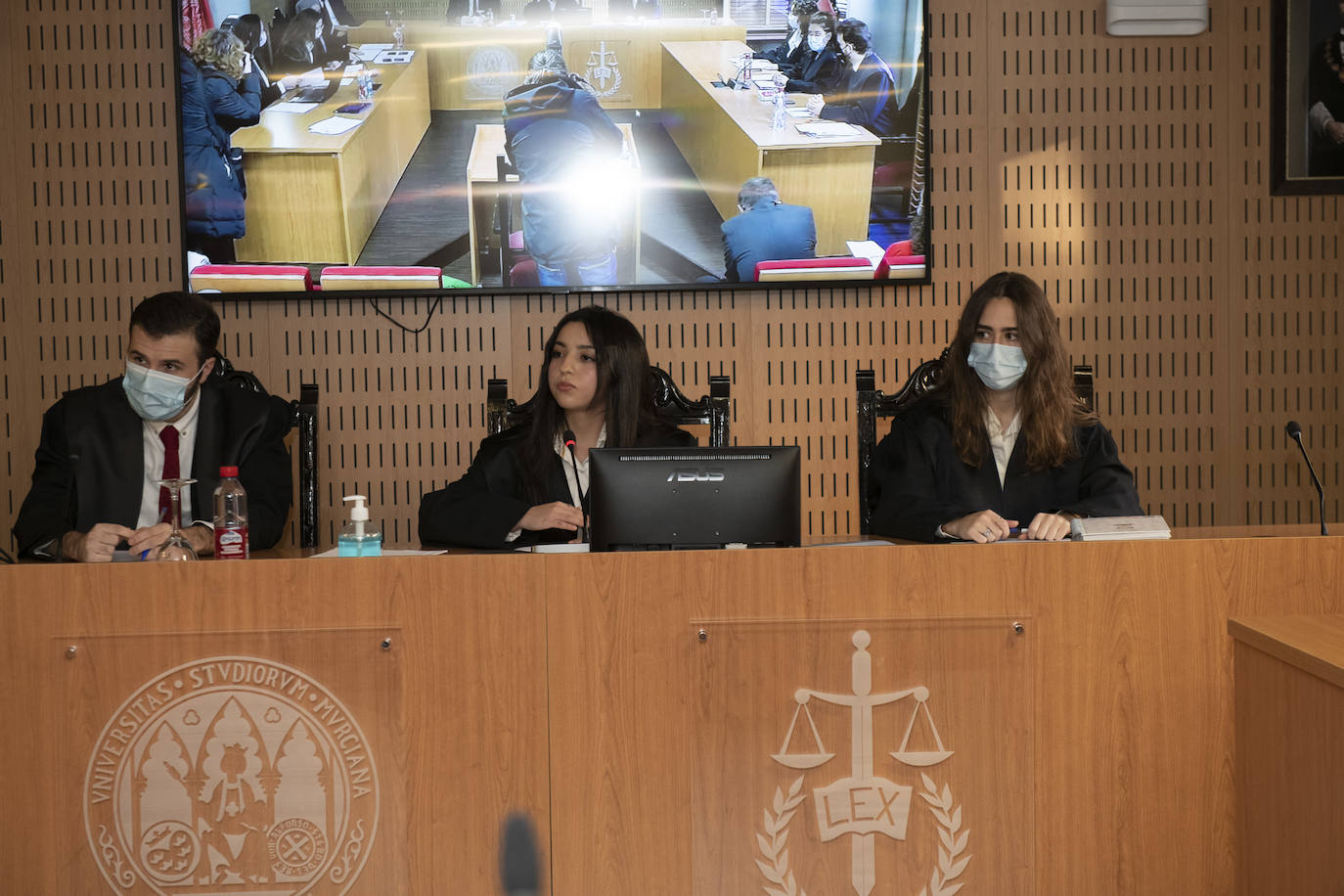 Fotos: Juicios &#039;casi&#039; reales en la nueva aula para estudiantes de Derecho de la UMU