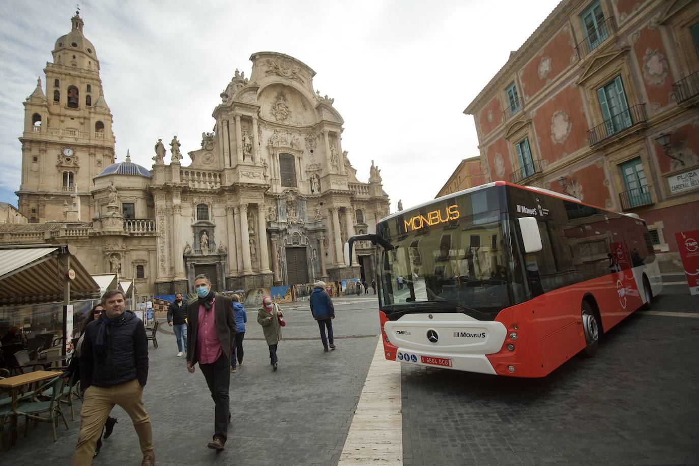 Fotos: Autobuses rojos y blancos para las líneas entre Murcia y pedanías
