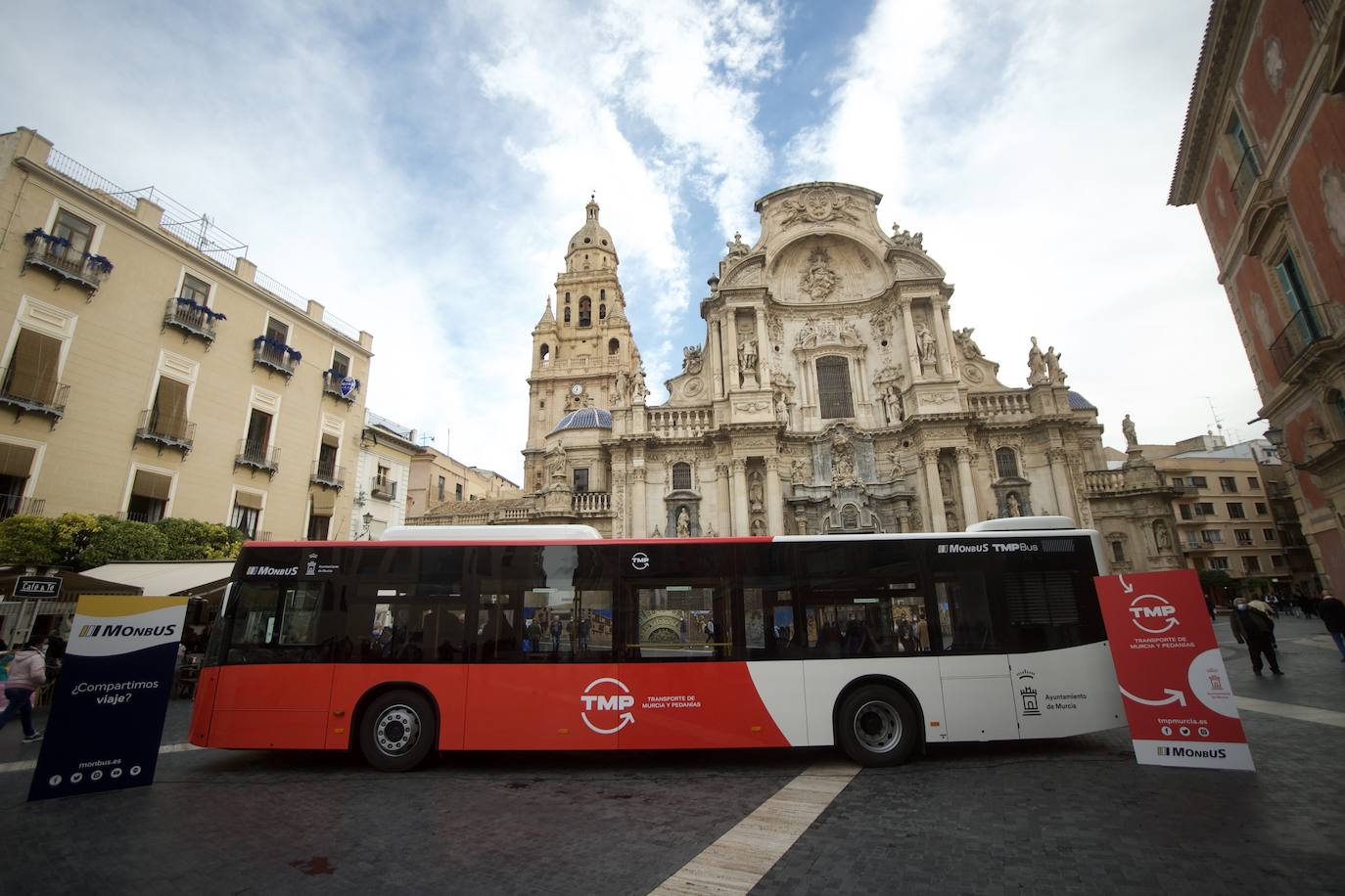 Fotos: Autobuses rojos y blancos para las líneas entre Murcia y pedanías