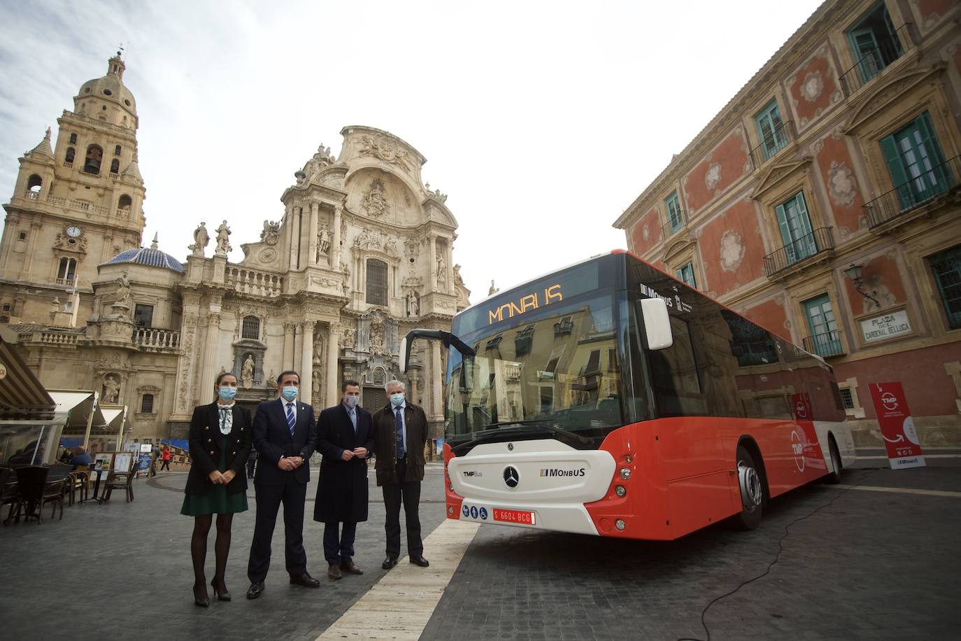 Fotos: Autobuses rojos y blancos para las líneas entre Murcia y pedanías