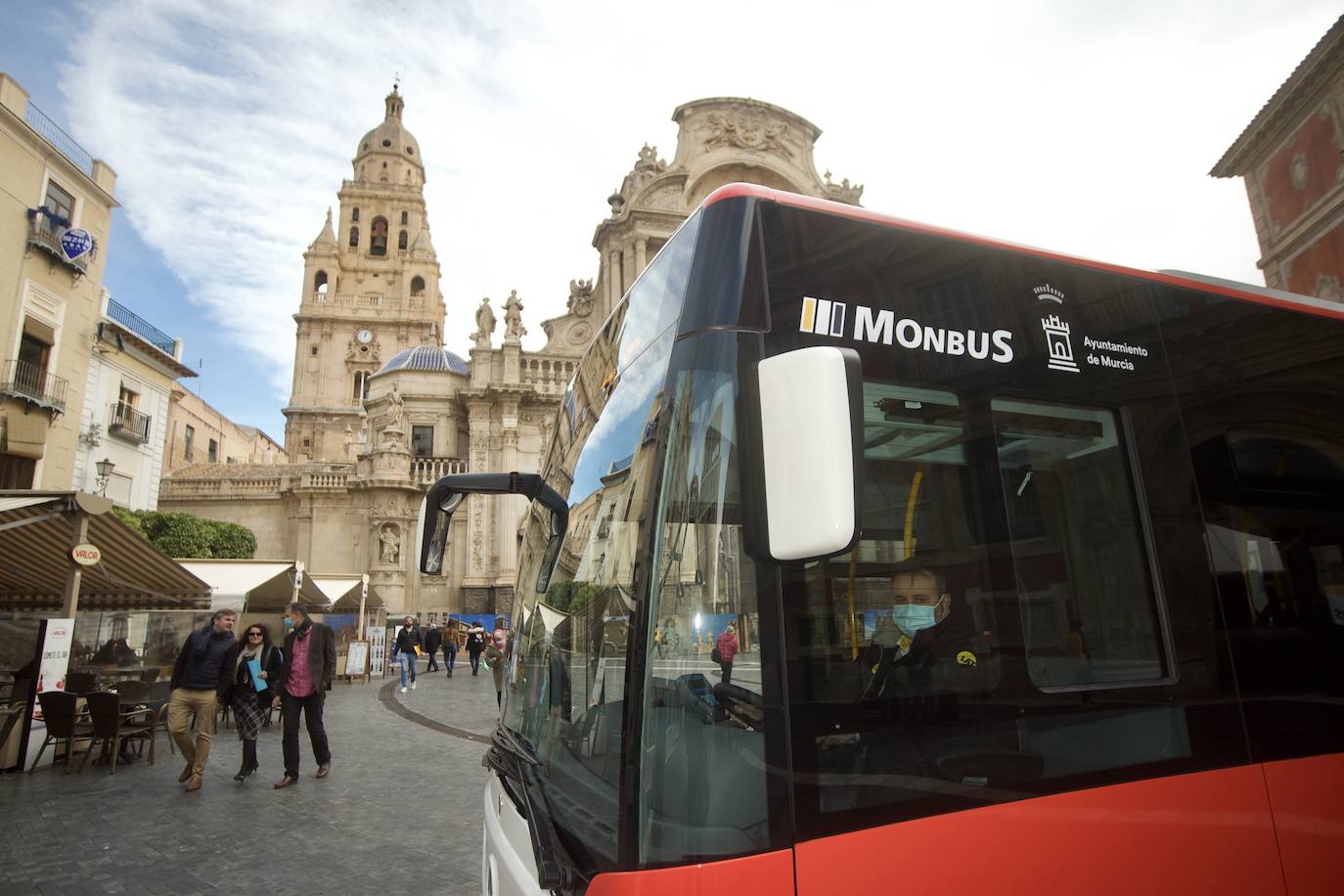 Fotos: Autobuses rojos y blancos para las líneas entre Murcia y pedanías