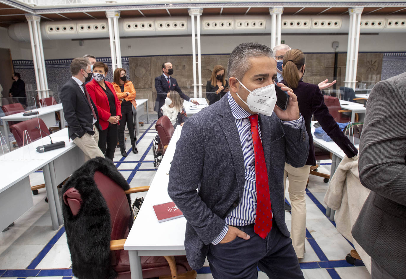 Fotos: Gobierno y oposición dinamitan el diálogo y el consenso con la retirada del Estatuto