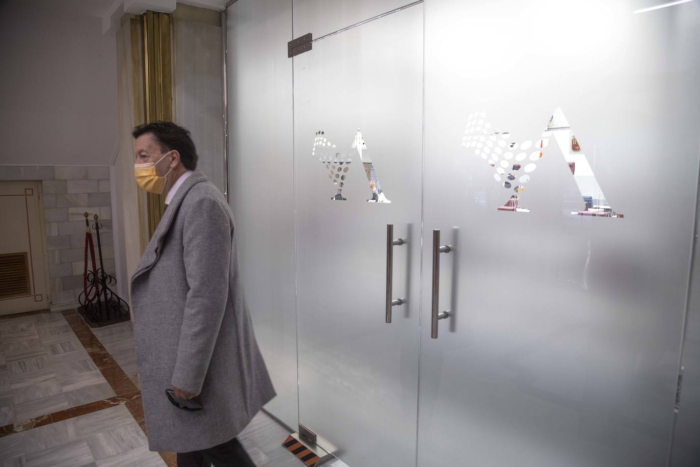 Fotos: Gobierno y oposición dinamitan el diálogo y el consenso con la retirada del Estatuto