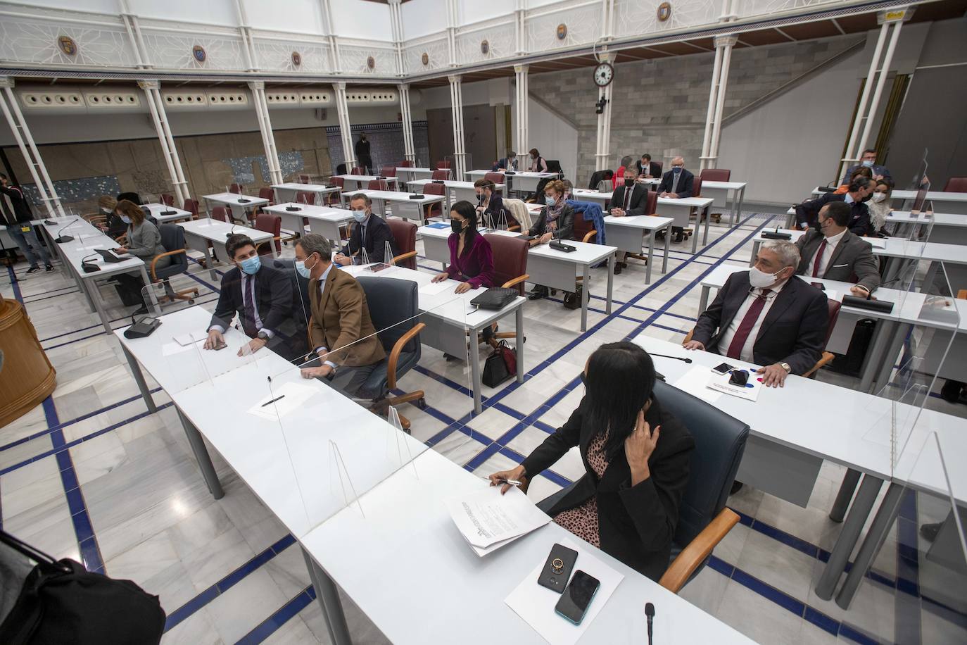 Fotos: Gobierno y oposición dinamitan el diálogo y el consenso con la retirada del Estatuto