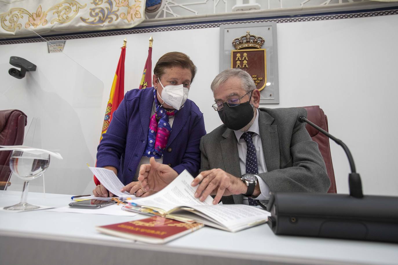 Fotos: Gobierno y oposición dinamitan el diálogo y el consenso con la retirada del Estatuto