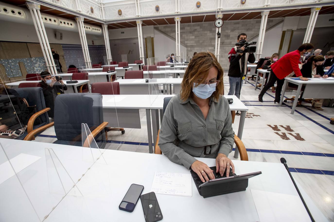 Fotos: Gobierno y oposición dinamitan el diálogo y el consenso con la retirada del Estatuto