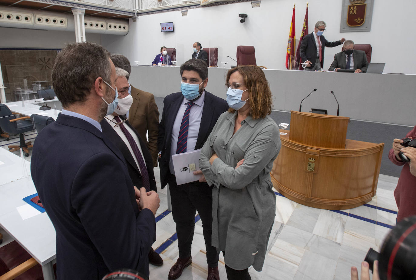 Fotos: Gobierno y oposición dinamitan el diálogo y el consenso con la retirada del Estatuto