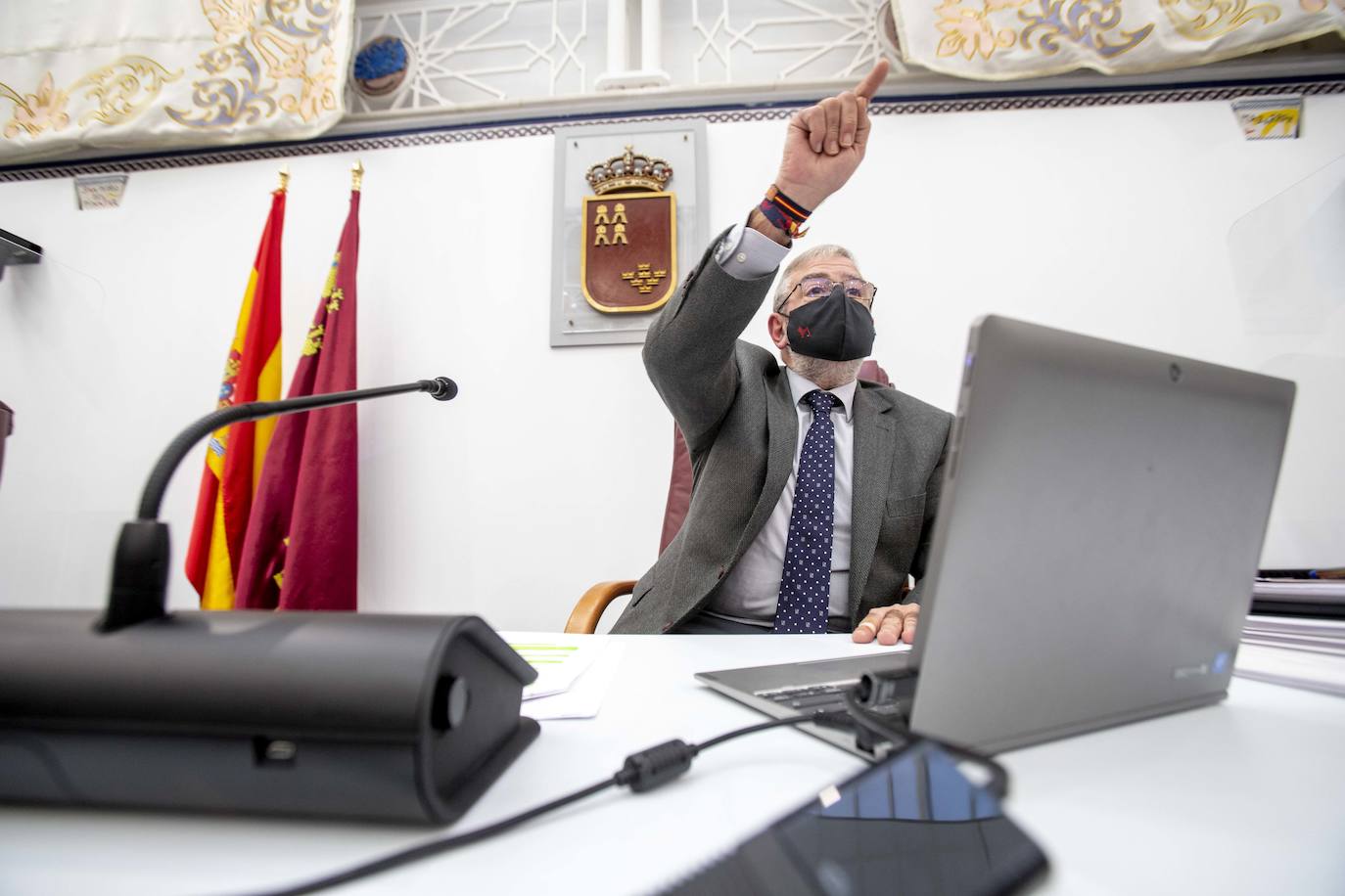 Fotos: Gobierno y oposición dinamitan el diálogo y el consenso con la retirada del Estatuto