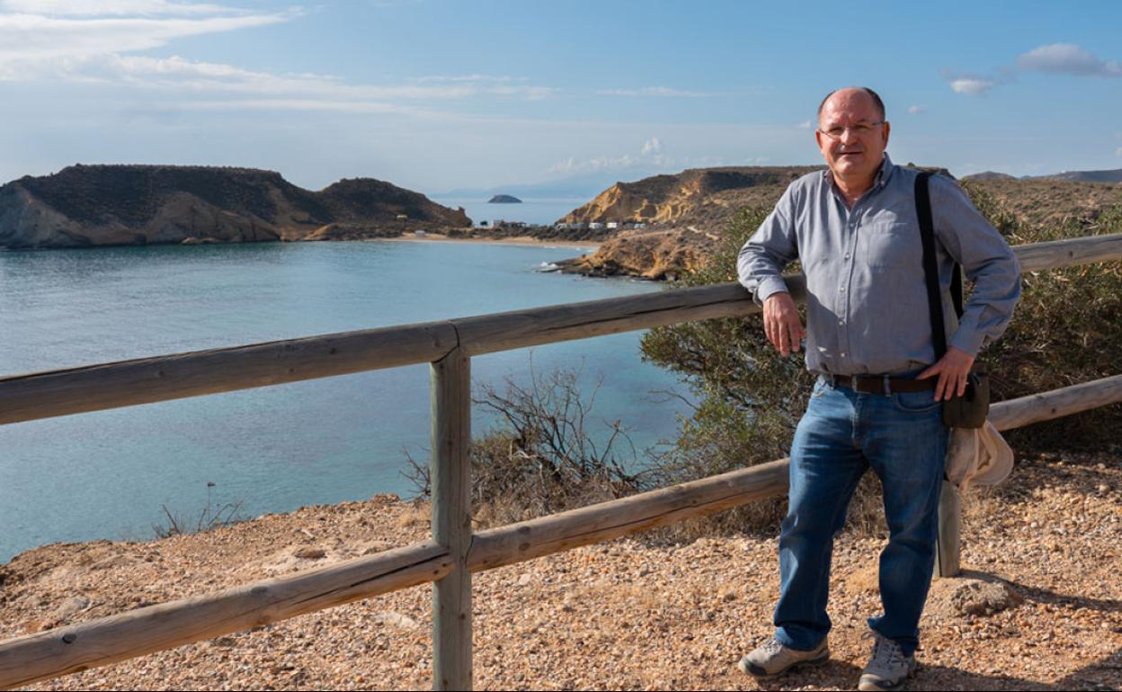 Agustín Lahora en Cuatro Calas, en Águilas. 