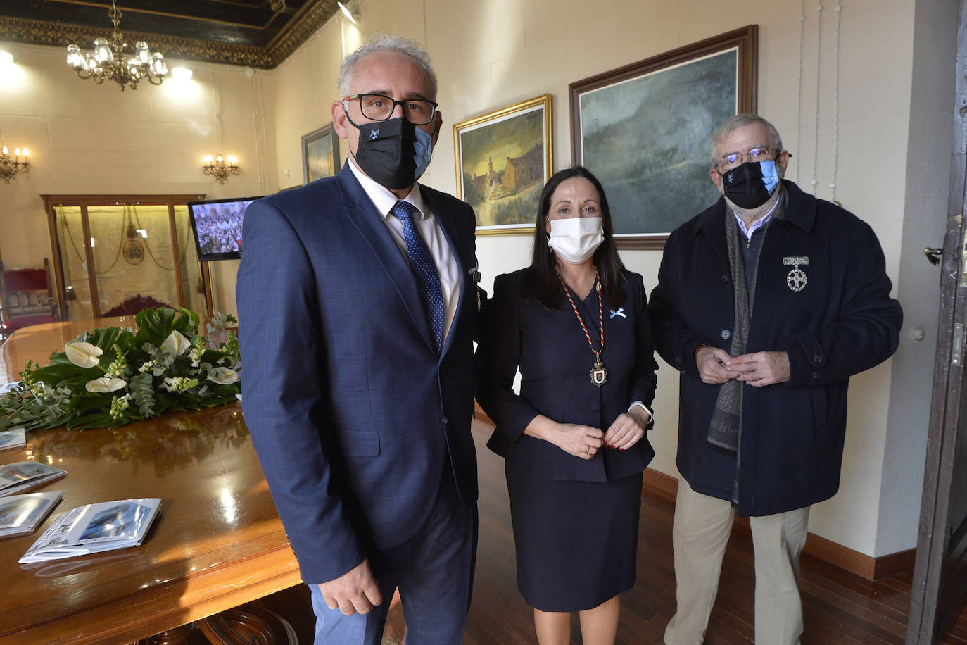 Fotos: Bajada de la Virgen del Castillo en Yecla entre pólvora y repiques de campanas