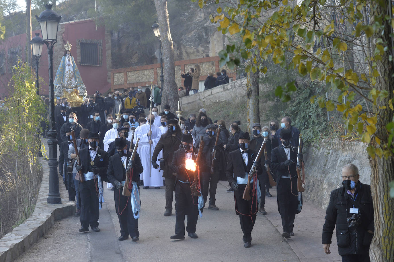 Fotos: Bajada de la Virgen del Castillo en Yecla entre pólvora y repiques de campanas